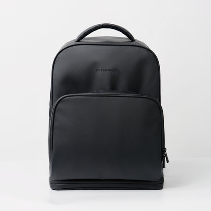 fetchamo Core backpack for dog owners – front view, matte black