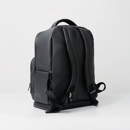 fetchamo Core backpack for dog owners – back panel with padded shoulder straps